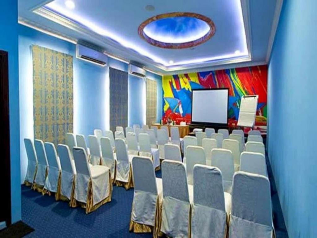 Amos Cozy Hotel Melawai Джакарта Екстериор снимка