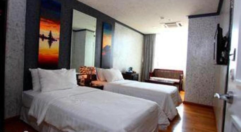 Amos Cozy Hotel Melawai Джакарта Екстериор снимка