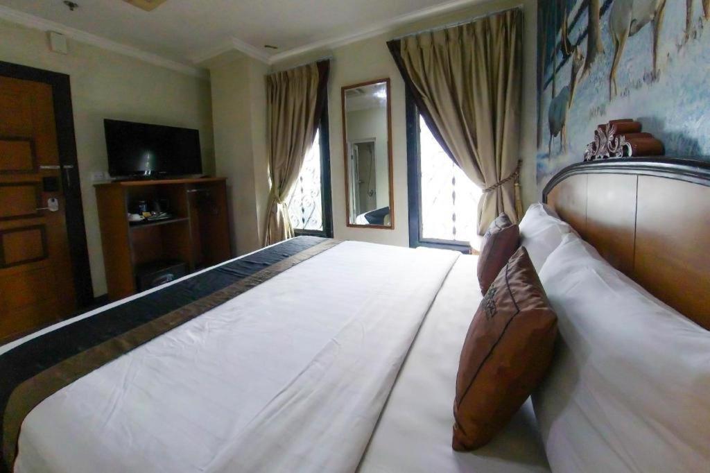 Amos Cozy Hotel Melawai Джакарта Екстериор снимка