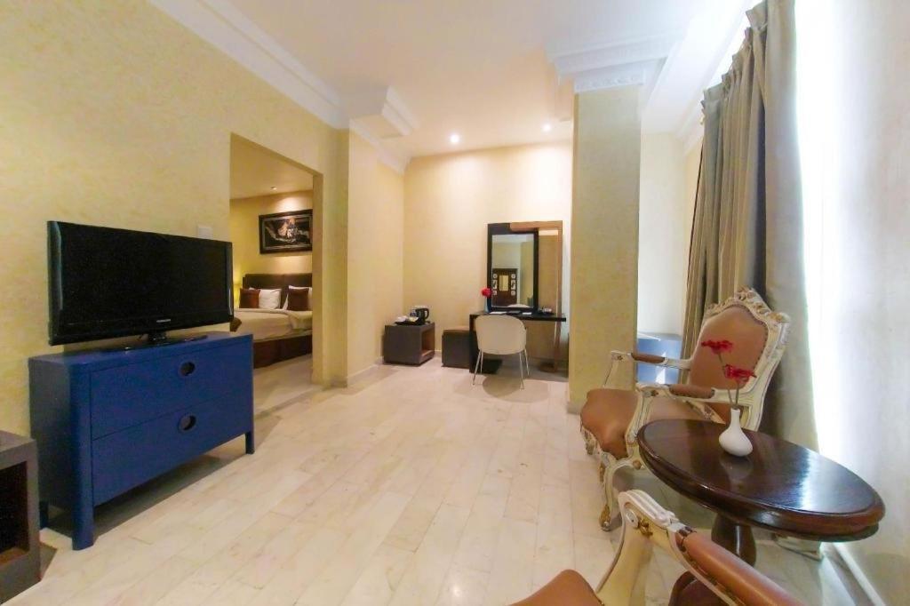 Amos Cozy Hotel Melawai Джакарта Екстериор снимка