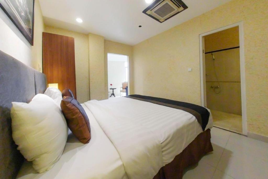Amos Cozy Hotel Melawai Джакарта Екстериор снимка