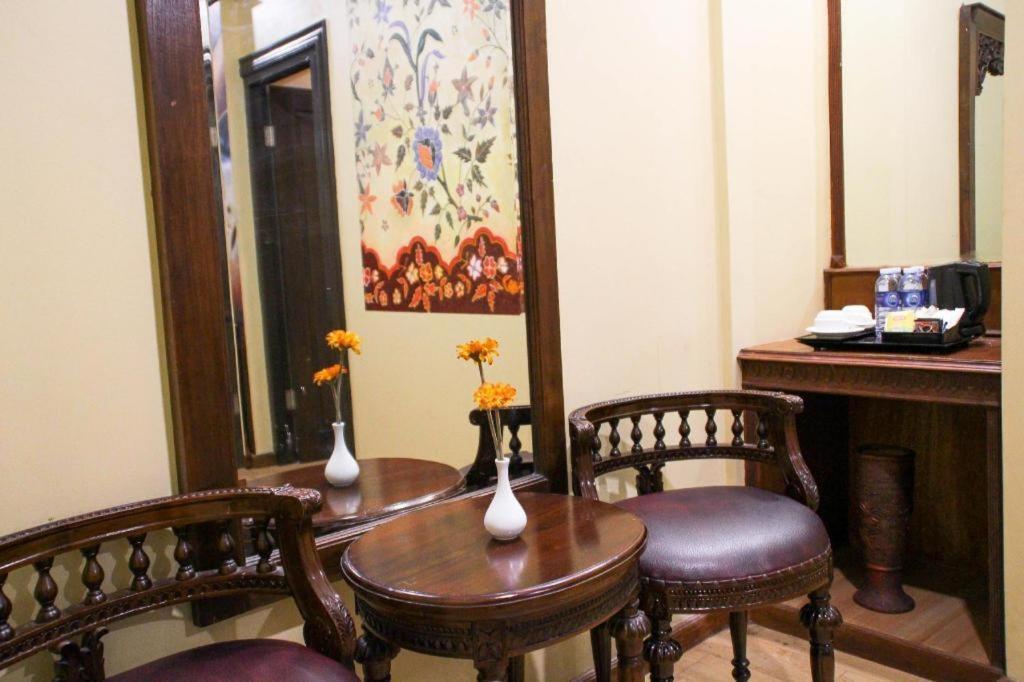 Amos Cozy Hotel Melawai Джакарта Екстериор снимка