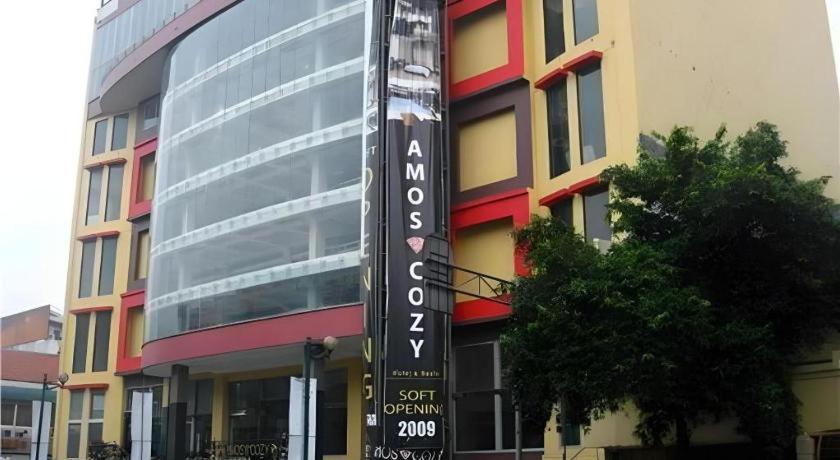 Amos Cozy Hotel Melawai Джакарта Екстериор снимка