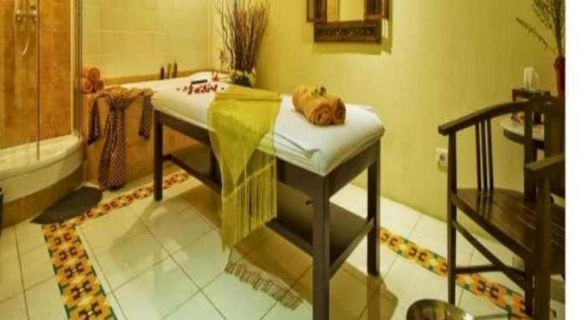 Amos Cozy Hotel Melawai Джакарта Екстериор снимка
