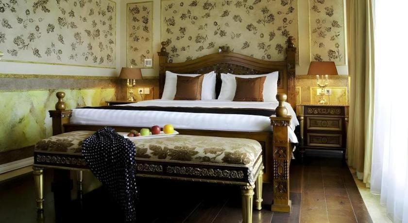 Amos Cozy Hotel Melawai Джакарта Екстериор снимка