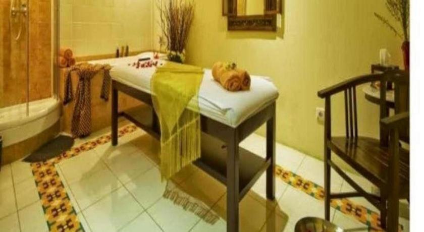Amos Cozy Hotel Melawai Джакарта Екстериор снимка