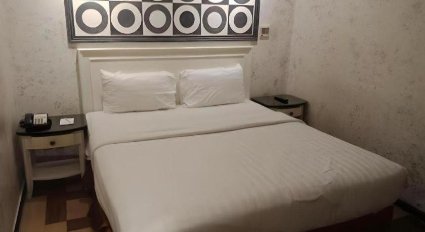 Amos Cozy Hotel Melawai Джакарта Екстериор снимка