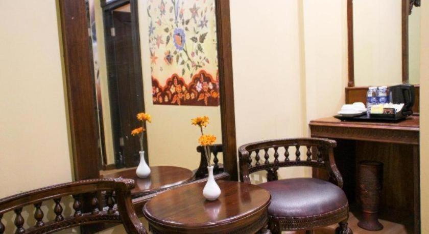 Amos Cozy Hotel Melawai Джакарта Екстериор снимка